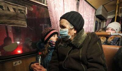 «Детей выгнали на холод»: беженцы из ДНР замерзают на улицах под Ростовом