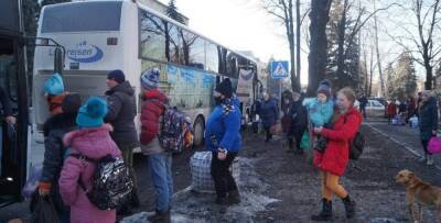 «Страшно соседствовать с украинцами». В ДНР продолжается эвакуация...