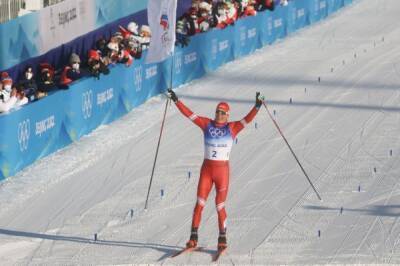 Путин поздравил Большунова с победой в лыжном масс-старте на ОИ-2022