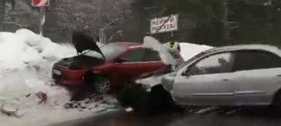 Автомобили столкнулись на трассе в Карелии (ВИДЕО)