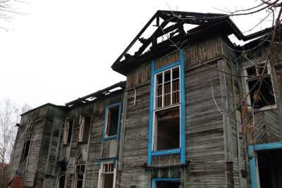 В Мурманске снесут четыре деревянных здания в аварийном состоянии