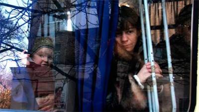Путин поручил принять беженцев из Донбасса и выплатить каждому по 10 тысяч рублей