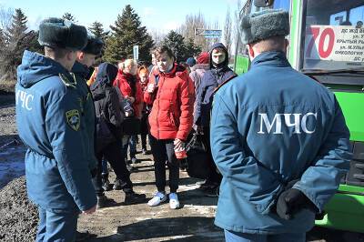 Нескончаемый поток: Россия принимает беженцев с Донбасса