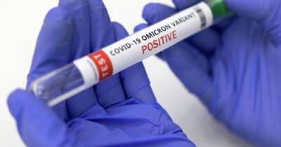 Новый штамм COVID-19 оказался устойчивым к вакцинам и вызывает осложнения