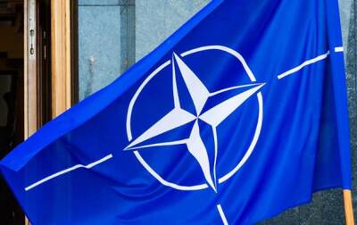 НАТО временно закрывает офис в Киеве