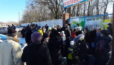 Беженцы из Донбасса устроили разборки с водителем, который их эвакуировал в Ростовскую область