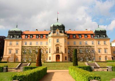Резиденцию президента Чехии открыли для туристов: видео