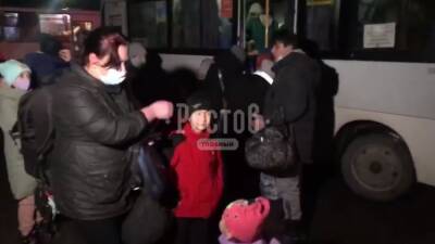 Появилось удивительное видео с рассказом «беженцев из Донбасса» в Ростове: «везут нормально, бесплатно»