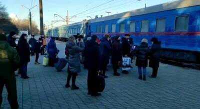 Первый поезд с беженцами отправили из Ростовской области в Воронежскую