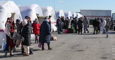 Беженцы из Донбасса получили первые выплаты по 10 тысяч рублей