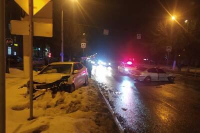 В Твери водитель BMW спровоцировал аварию на площади Конституции