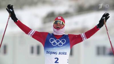 Сразу две олимпийские медали завоевали российские лыжники в масс-старте на Олимпиаде в Пекине