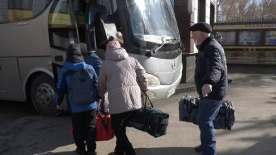 Тысячи жителей Донбасса бегут в Россию, спасаясь от обстрелов со стороны украинских силовиков