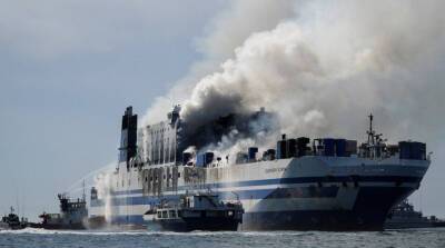 После пожара на пароме в Ионическом море пропали без вести 12 человек