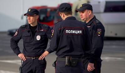Российских полицейских будут лишать премий и отпуска из-за отказа прививаться