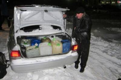 В Комсомольске железнодорожник хотел украсть 180 литров топлива с заправки