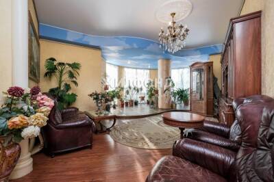 В Новосибирске продают элитную квартиру с кухней-гостиной за 21 млн рублей