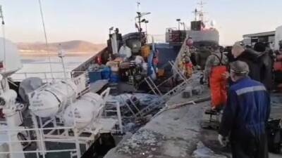 Краболовное судно затонуло у причала порта в Приморье. Есть жертвы - 5-tv.ru - Приморье край - Приморье