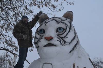 В Ярославле доделали снежного тигра