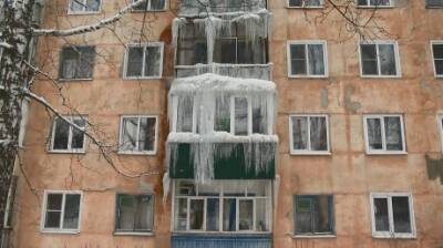 Огромные сосульки сковали балконы дома на проспекте Победы - penzainform.ru