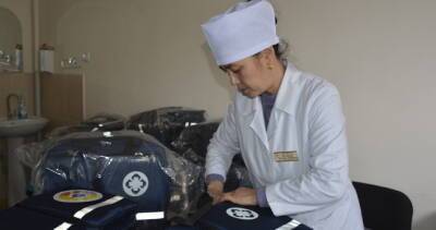 Работники здравоохранения Таджикистана получили медицинские рюкзаки
