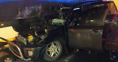 ДТП в Днепре: Автомобиль с телами вытаскивали из-под грузовика (ФОТО)