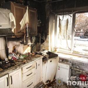 В Запорожской области полицейские спасли из горящей квартиры 9-месячного ребенка. Фото. Видео