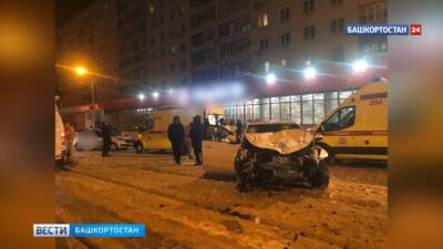 При столкновении двух автомобилей в Башкирии пострадали шесть человек