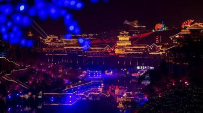 ФОТОФАКТ: Фестиваль фонарей проходит в городе Цзыгун