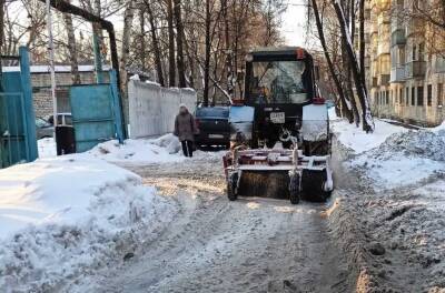 В Ульяновске начали очищать от снега внутриквартальные проезды
