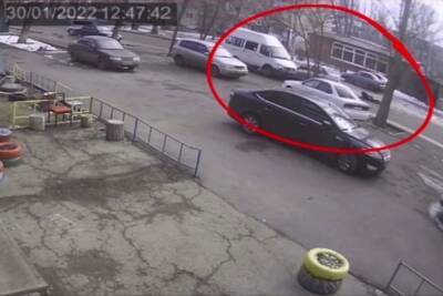 Астраханец пытался уехать от ДПС и зажать машиной полицейского