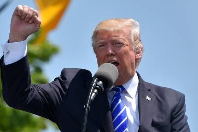Экс-президент США Трамп: страна катится к чертям при Байдене