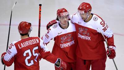 Двое хоккеистов сборной Дании заболели коронавирусом перед матчем с Россией на ОИ