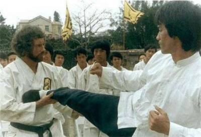 В США умер Боб Уолл, соперник легендарного Брюса Ли в фильмах о карате
