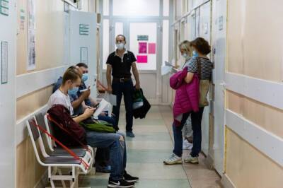В Минздраве объяснили перенос сроков плановой медпомощи в поликлиниках Новосибирска