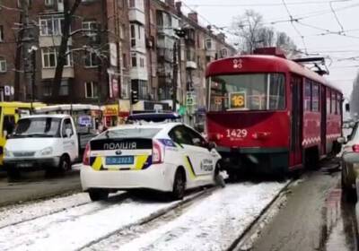 В Днепре полицейские протаранили трамвай: видео с места - dnepr.politeka.net - Украина - Слобожанск