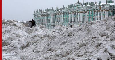 Высота сугробов в Петербурге достигла максимума этой зимы