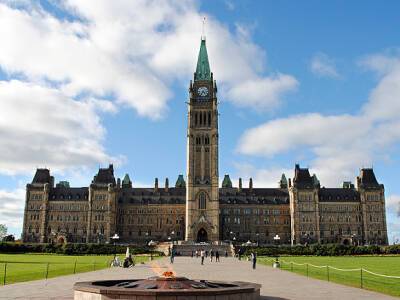 Канада призвала своих граждан покинуть Украину из-за «угрозы вторжения России»