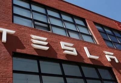 Tesla отзывает 54 тысячи электромобилей из-за неисправности автопилота