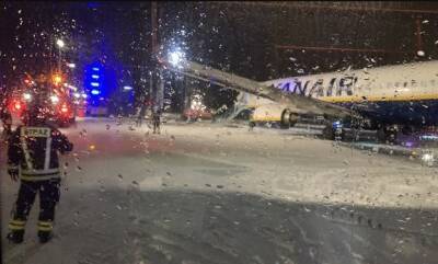 В Польше самолёт Ryanair заблокировал посадочную полосу на всю ночь