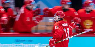 Российские хоккеисты отказались лететь в Пекин с остальной олимпийской сборной