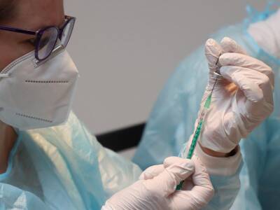 Минздрав сообщил о новых побочных эффектах вакцины «Спутник V»
