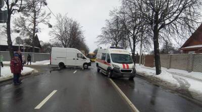 В Минске микроавтобус столкнулся со скорой