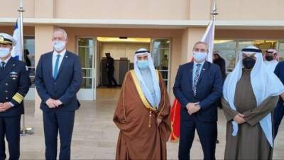 Ганц прибыл в Бахрейн с историческим визитом на самолете Анвара Садата