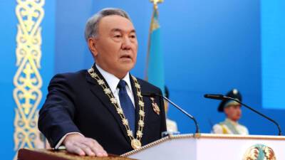 Парламент Казахстана проголосовал за снятие последних полномочий с Назарбаева