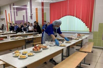 Качество питания проверили волонтеры в великолукских школах