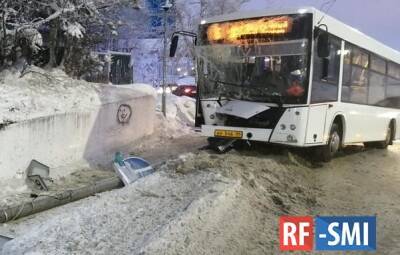 В Ханты-Мансийске автобус попал в ДТП