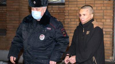 Суд в Москве продлил арест застрелившему двух человек в МФЦ мужчине
