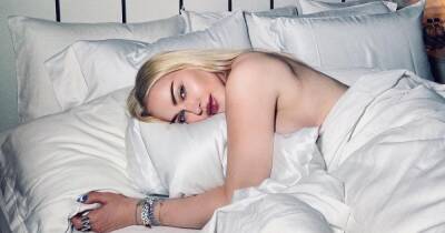 Мадонна спровоцировала новый скандал вокруг своих эротических фото