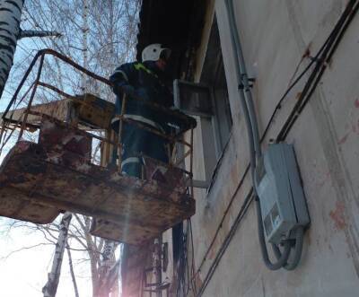 Спасатели помогли погорельцам на Автозаводской забрать вещи из квартир